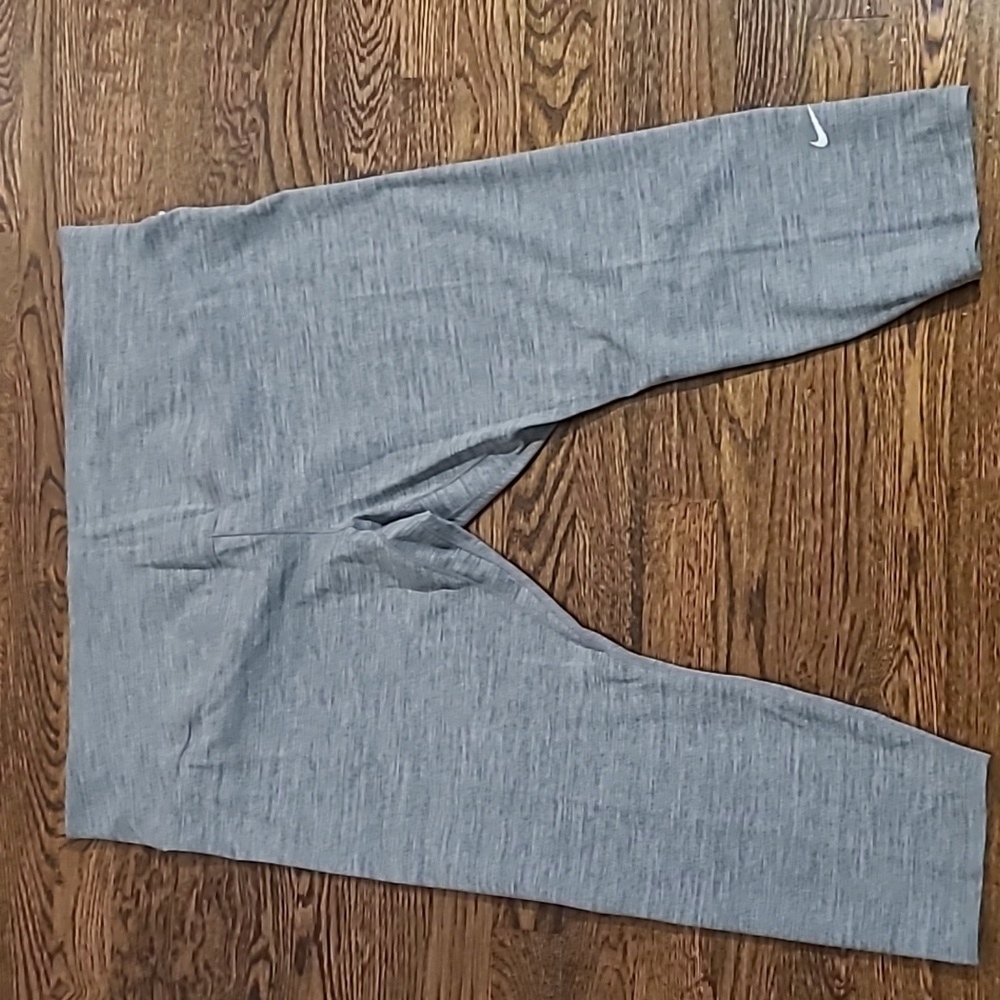 Nike gray capri Leggings, 3x, nwt